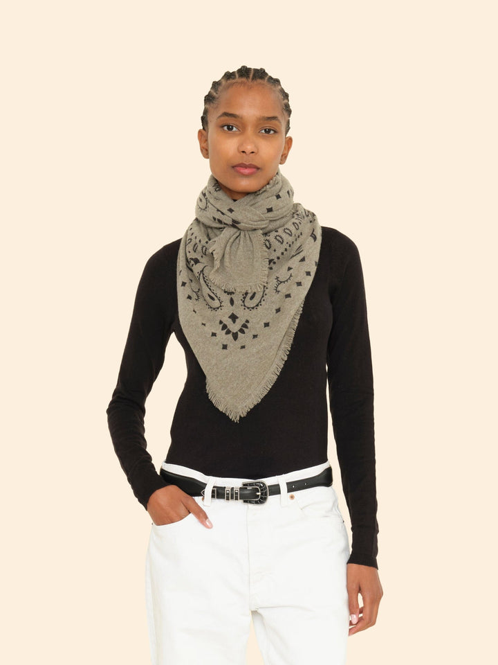 KUJTEN EXTRA LARGE BANDANA EFFY WHITE main image 1