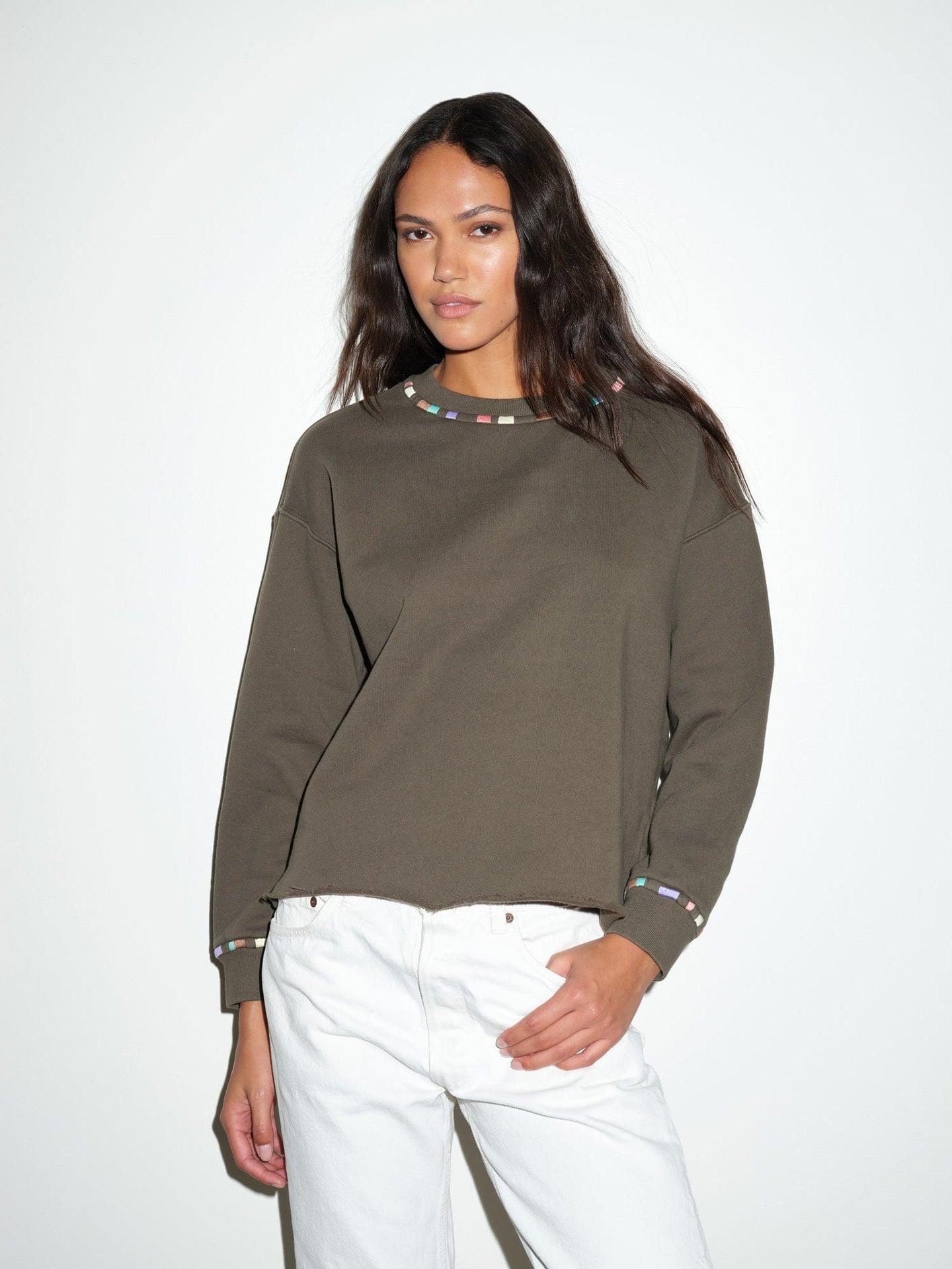 X2510 Sweatshirt Clover Green Embroidered Honor Sweatshirt Clover Green Embroidered Honor Sweatshirt