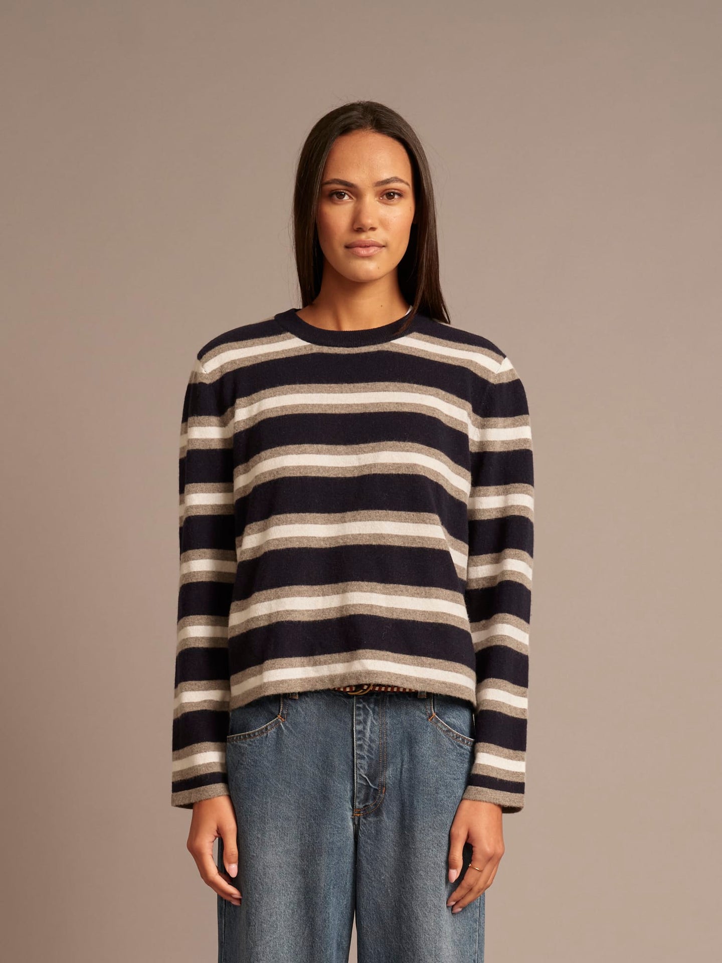 X2606 Sweater Midnight Ivory Maxwell Sweater Midnight Ivory Maxwell Sweater