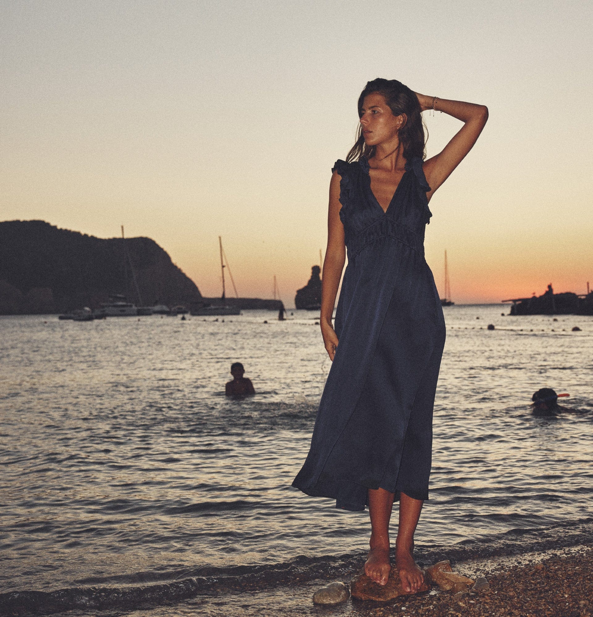 How to Wear Maxi Skirts in the Fall - Strawberry Chic