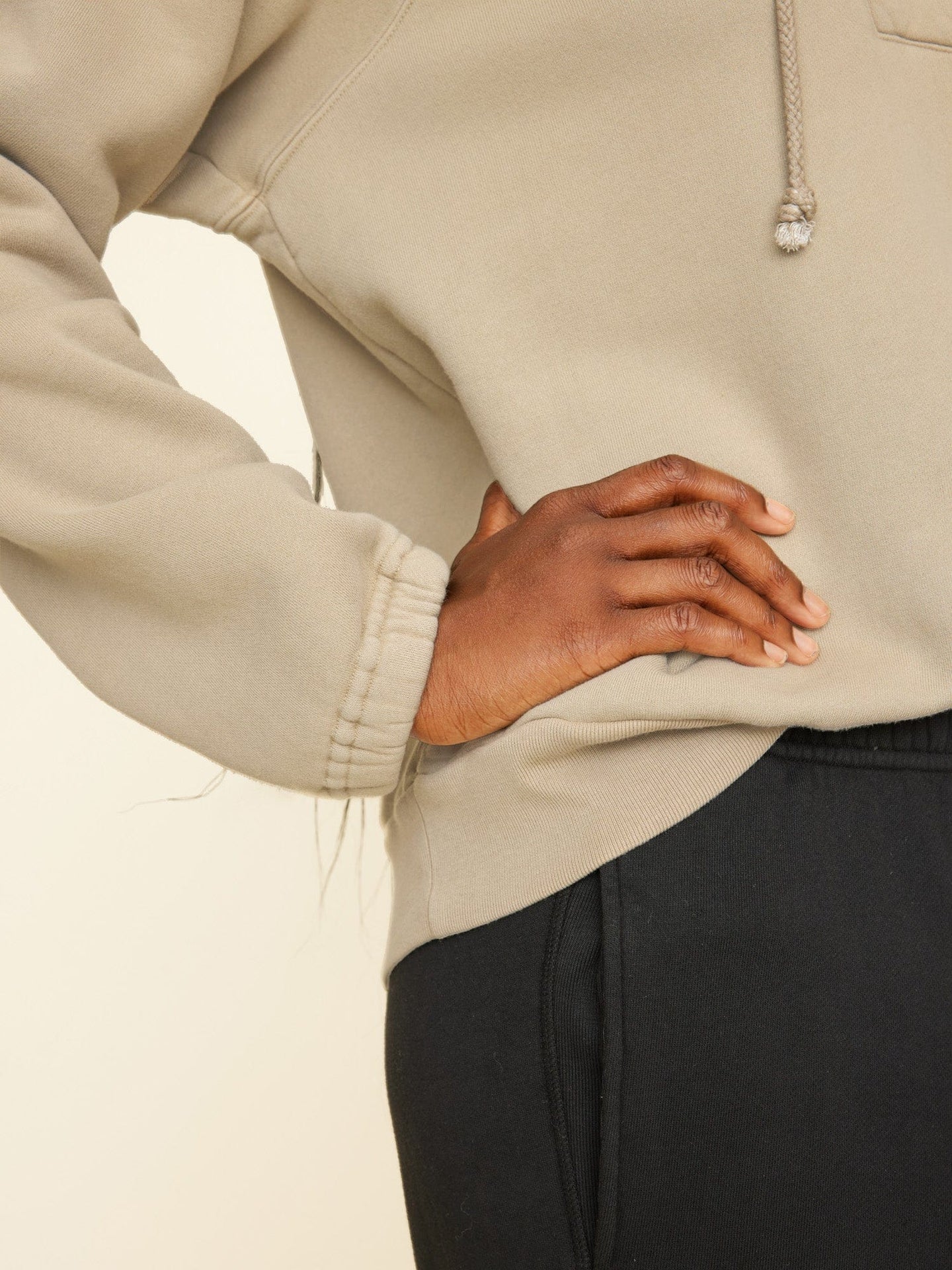 Xirena Sweatshirt Putty Banks Sweatshirt