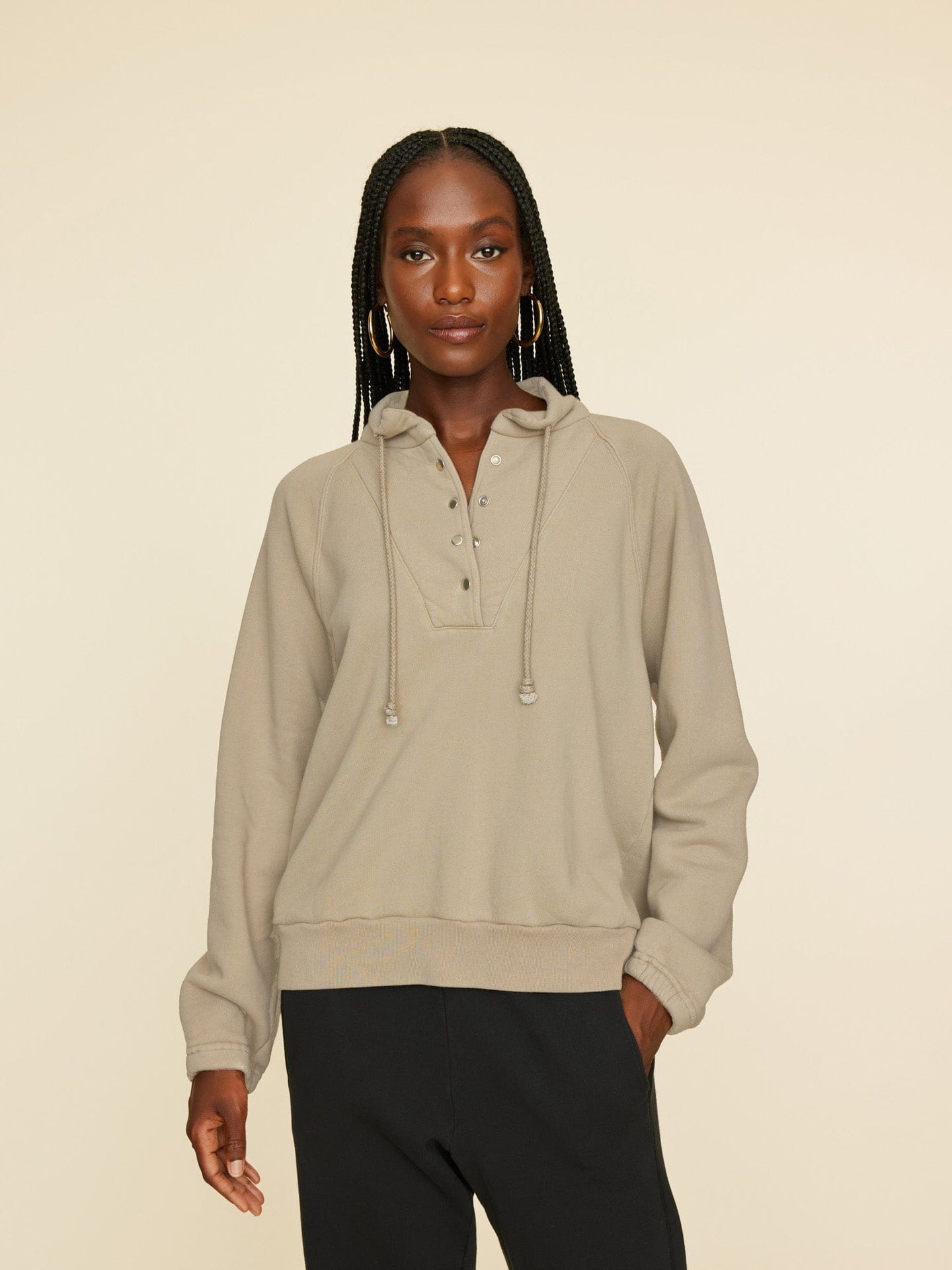 Xirena Sweatshirt Putty Banks Sweatshirt